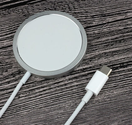 1M كابل 15W Type C Port Qi Wireless Magsafe شاحن iPhone